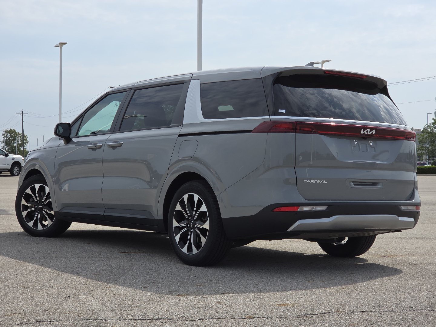 Used 2024 Kia Carnival EX FWD image 15