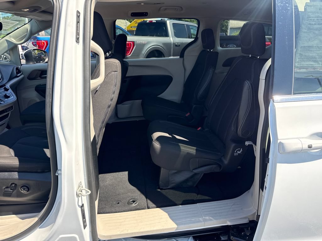 Used 2023 Chrysler Voyager LX FWD image 24