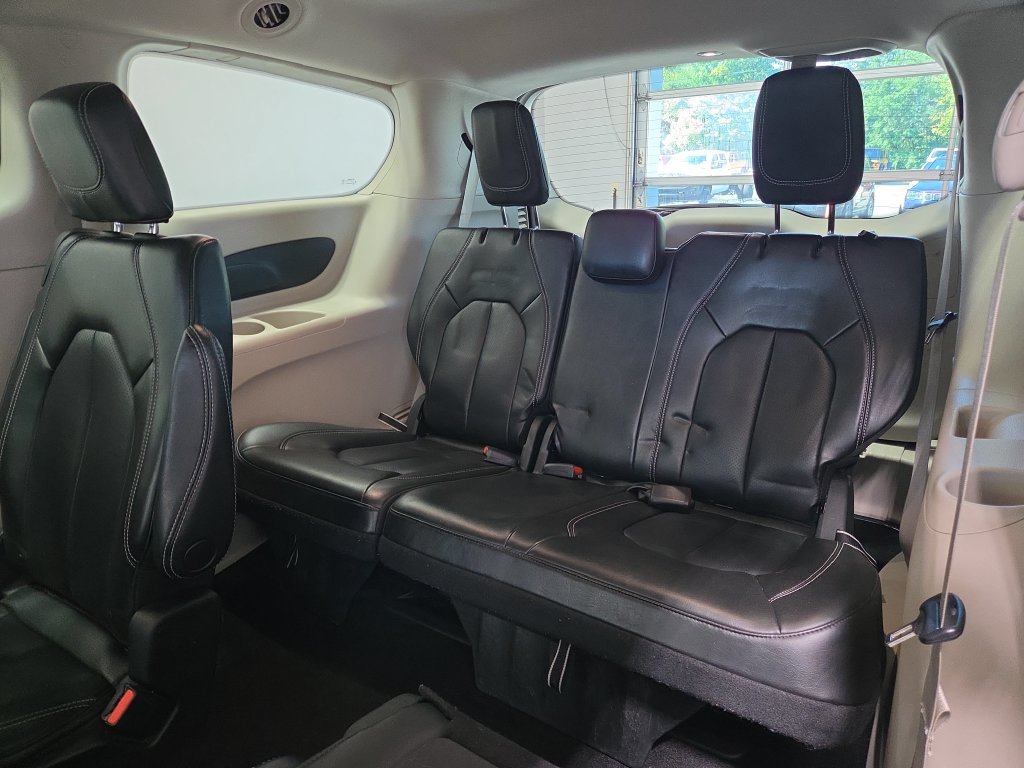 Used 2023 Chrysler Pacifica Touring-L FWD image 22