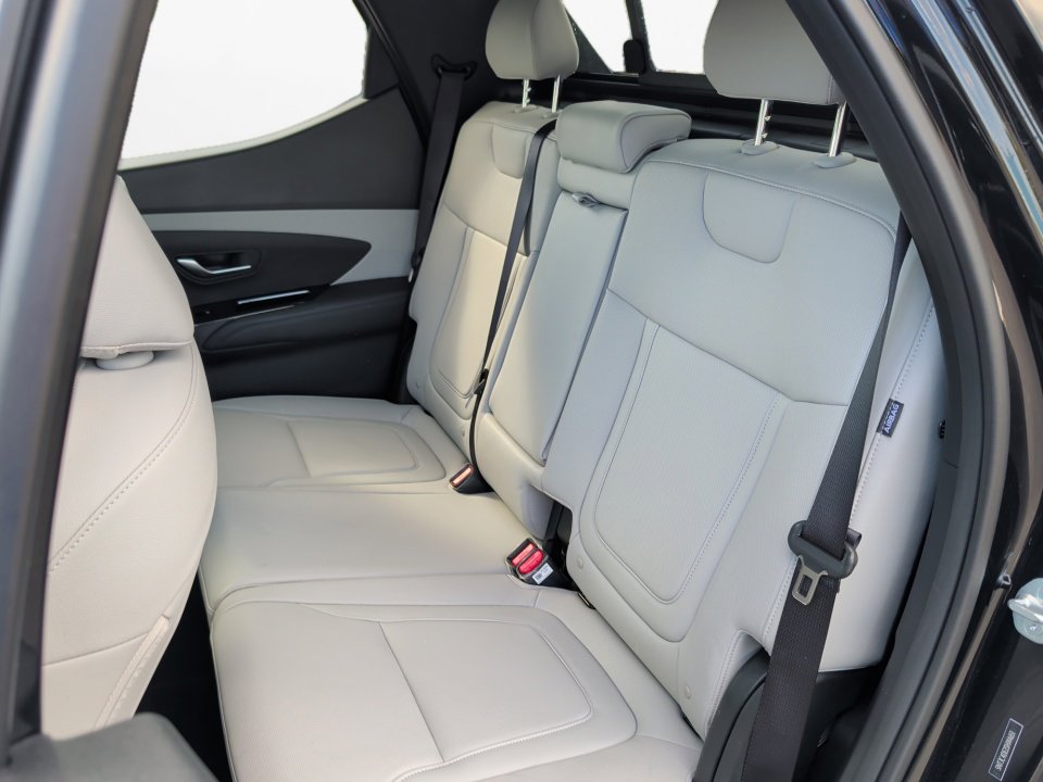Certified 2025 Hyundai Santa Cruz SEL FWD image 12