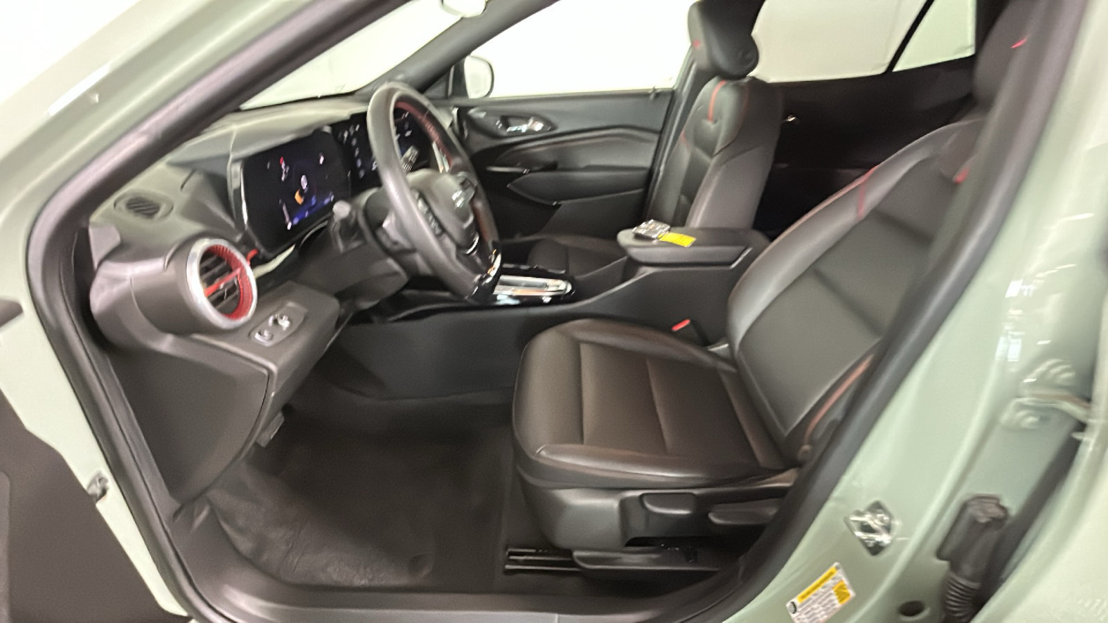 Used 2024 Chevrolet Trax RS w/ Driver Confidence Package FWD image 14