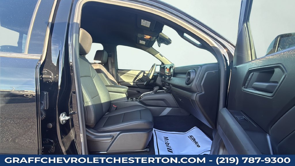 Used 2025 Chevrolet Colorado Trail Boss AWD/4WD image 47