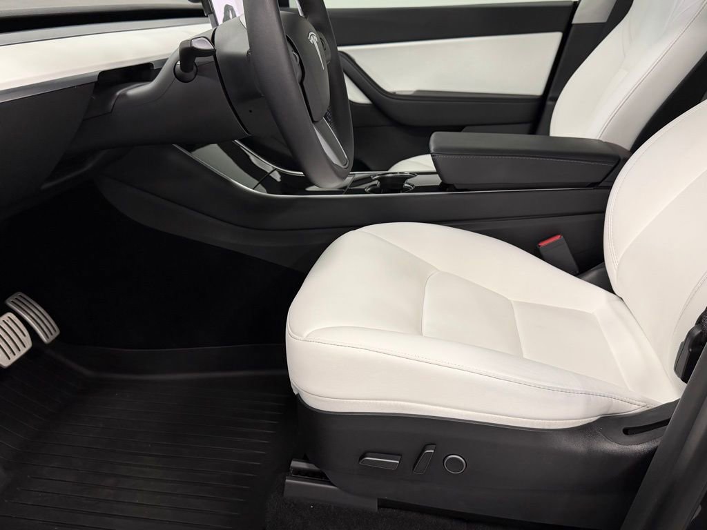 Used 2021 Tesla Model Y Performance image 11