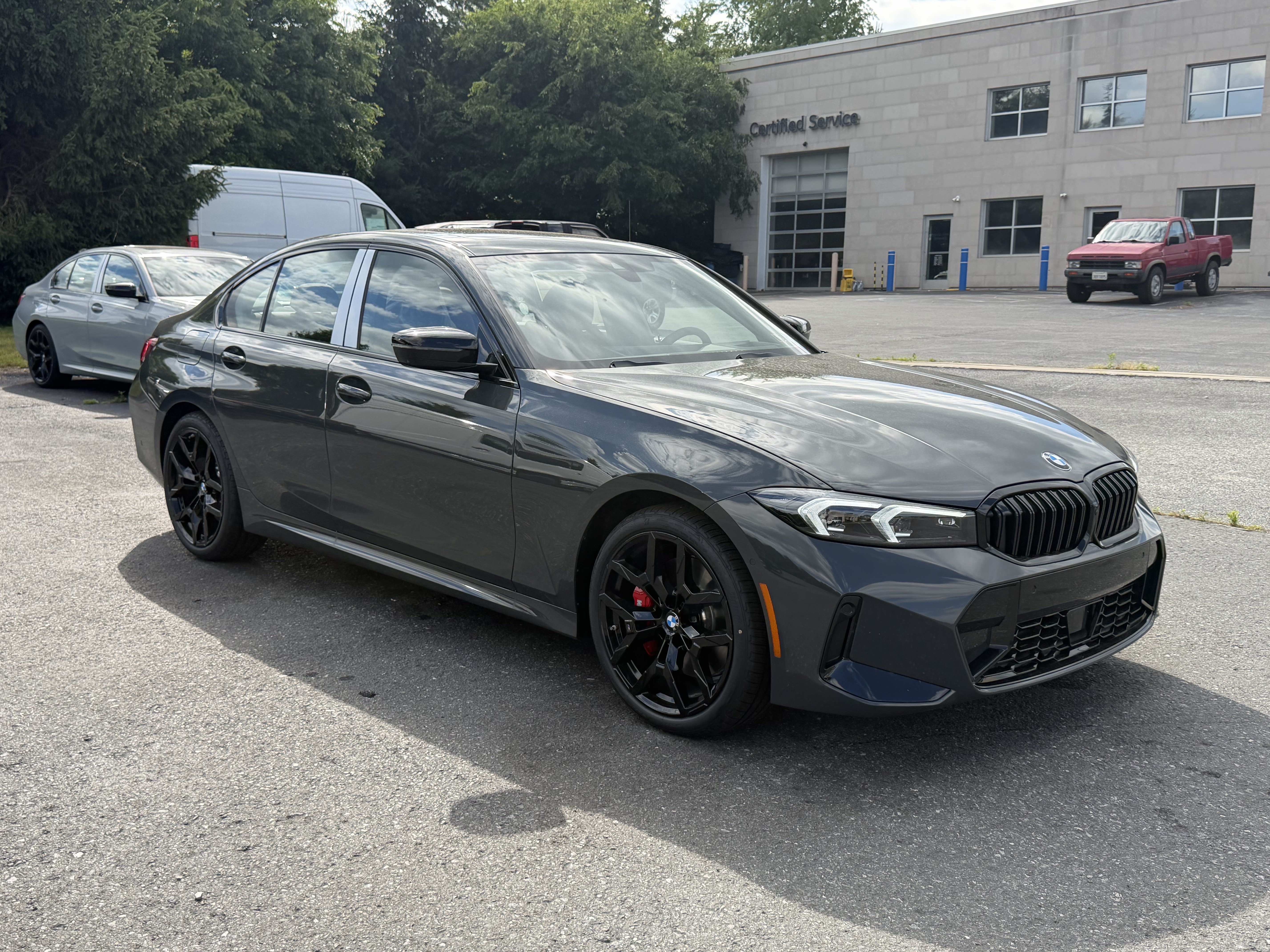 Used 2026 BMW 330i xDrive Sedan w/ M Sport Package AWD/4WD image 3