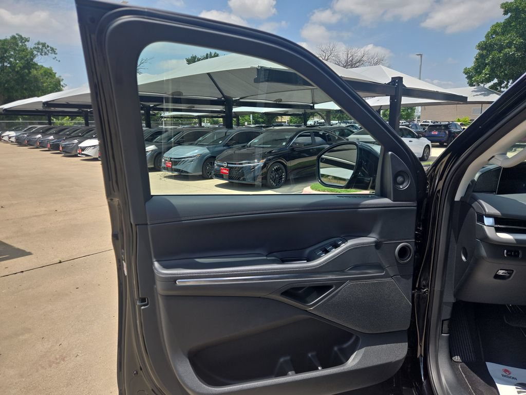 Used 2026 Lincoln Navigator Reserve AWD/4WD image 9