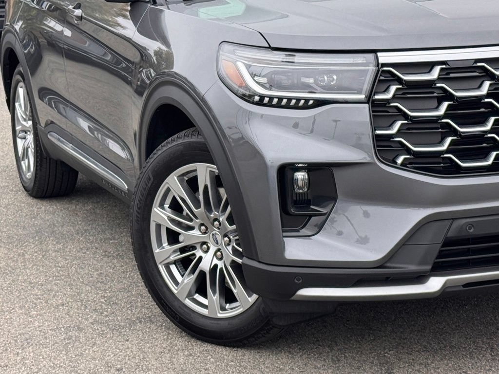 Used 2026 Ford Explorer Platinum RWD image 4