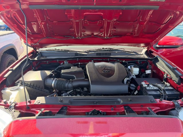 Used 2021 Toyota Tacoma SR5 AWD/4WD image 27