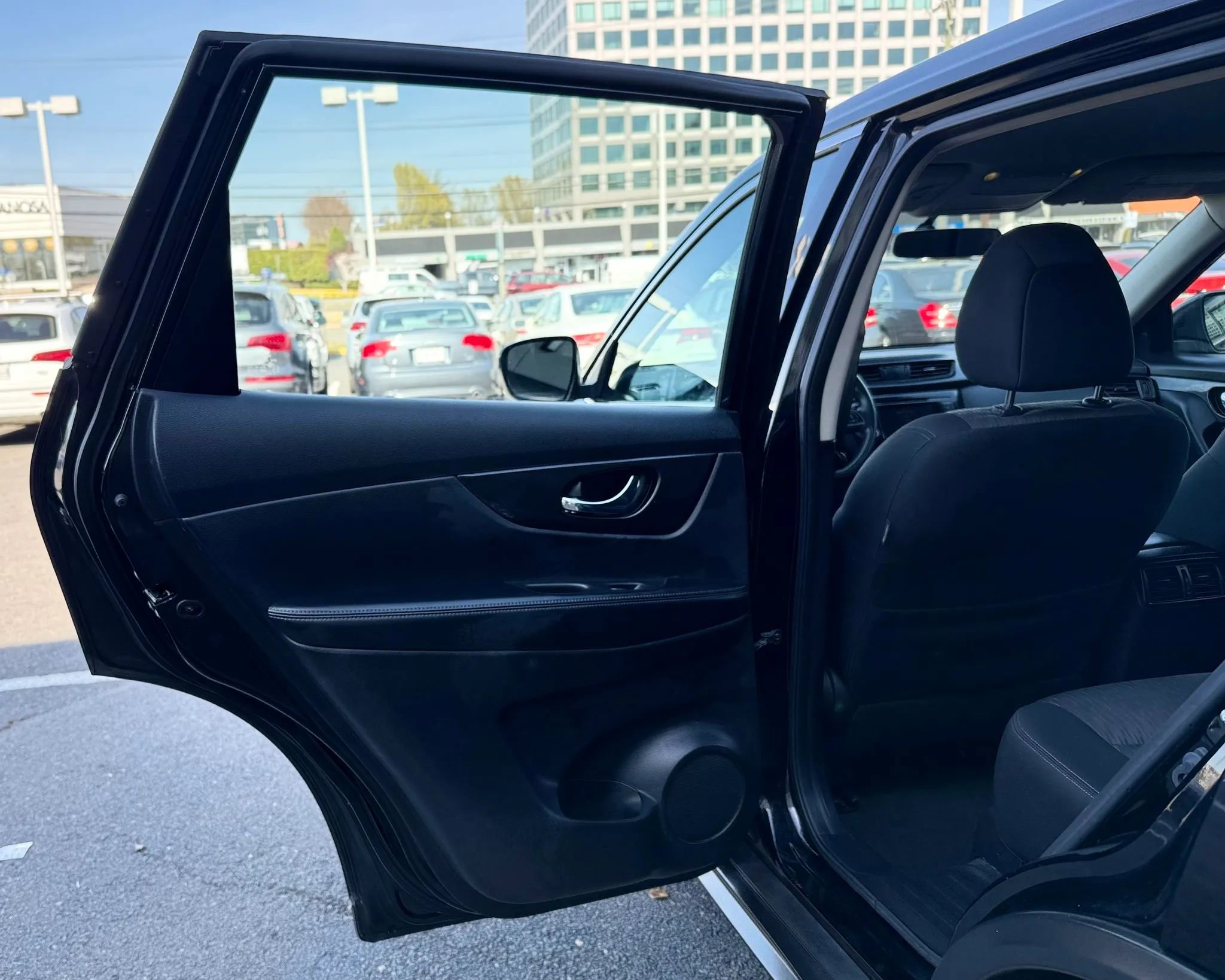 Used 2018 Nissan Rogue S image 24