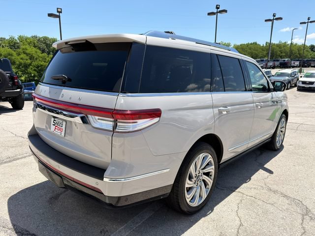 Used 2024 Lincoln Navigator Premiere AWD/4WD image 13