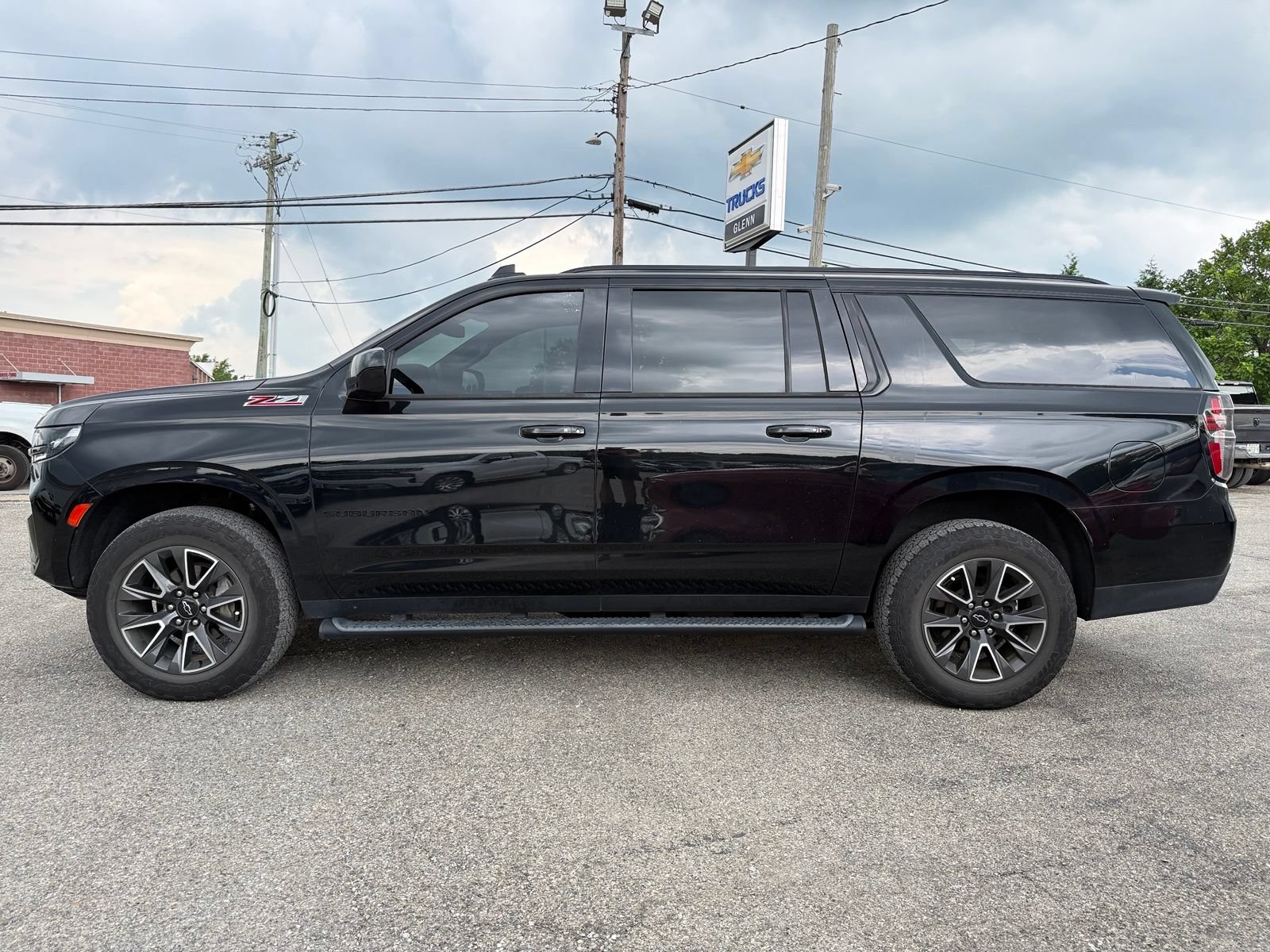 Used 2021 Chevrolet Suburban Z71 w/ Rear Media and Nav Package AWD/4WD image 3