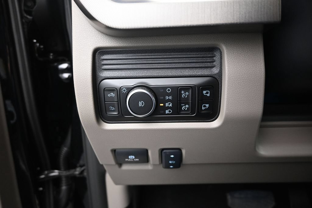 New 2026 Ford F250 Platinum w/ Platinum Plus Package AWD/4WD image 13