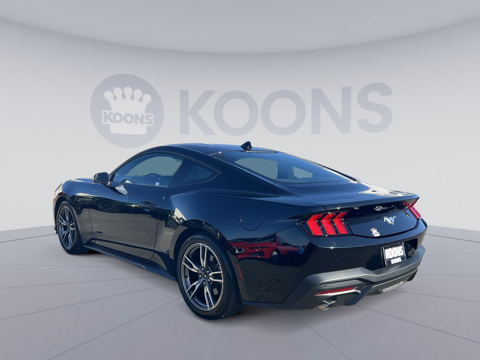 Used 2024 Ford Mustang Coupe image 4