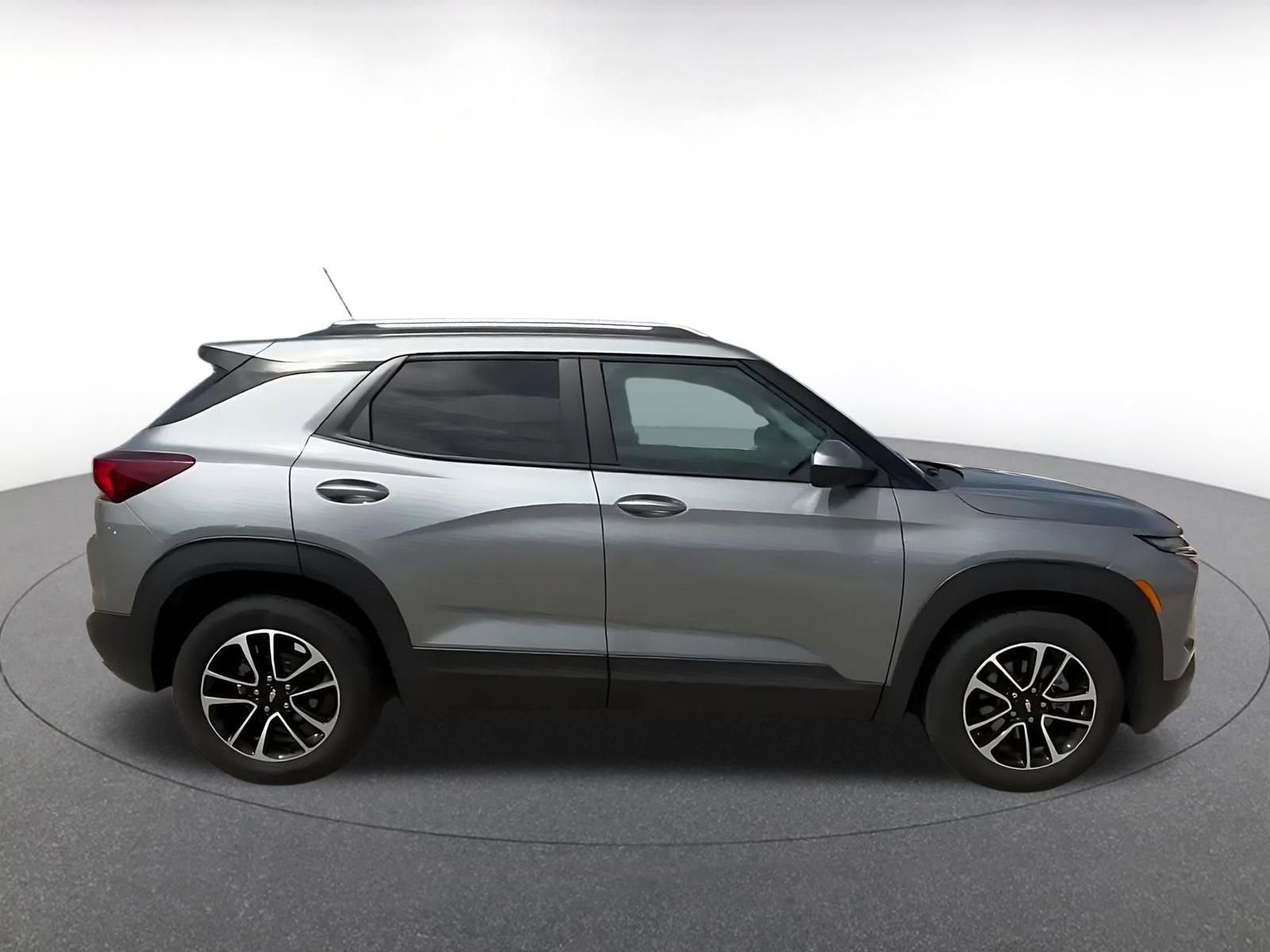 Used 2025 Chevrolet TrailBlazer LT FWD image 16