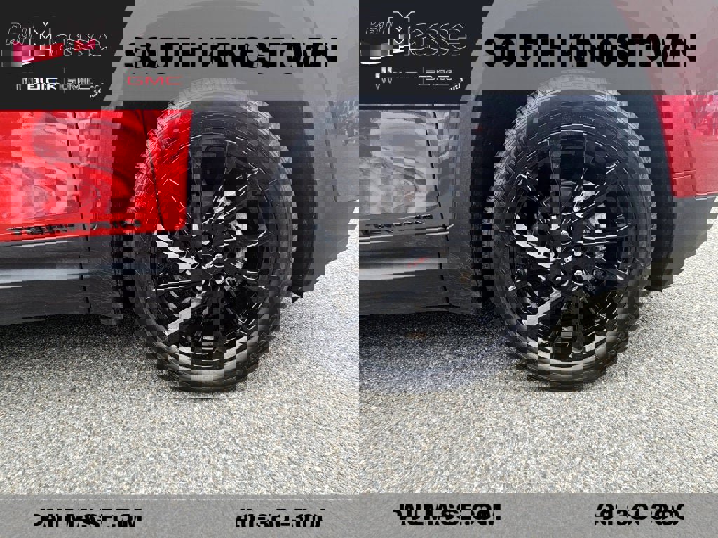 Used 2023 GMC Terrain SLE w/ Driver Convenience Package image 10