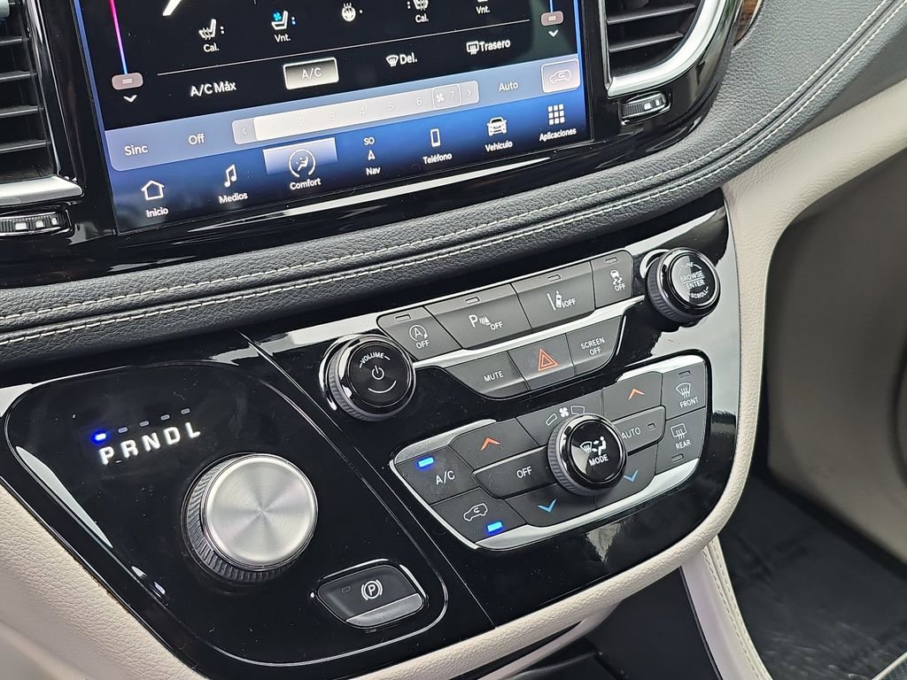 Used 2021 Chrysler Pacifica Limited w/ Uconnect Theater Family Group image 34