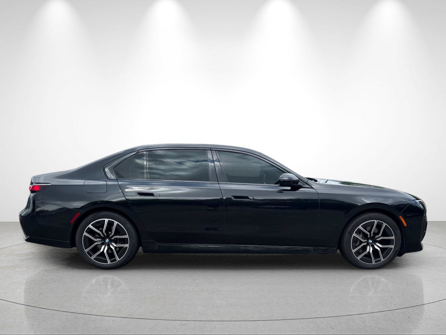 Used 2024 BMW 740i RWD image 6