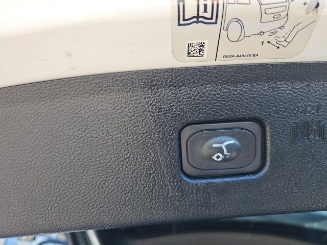 Used 2019 Ford Edge SEL w/ Equipment Group 201A AWD/4WD image 18
