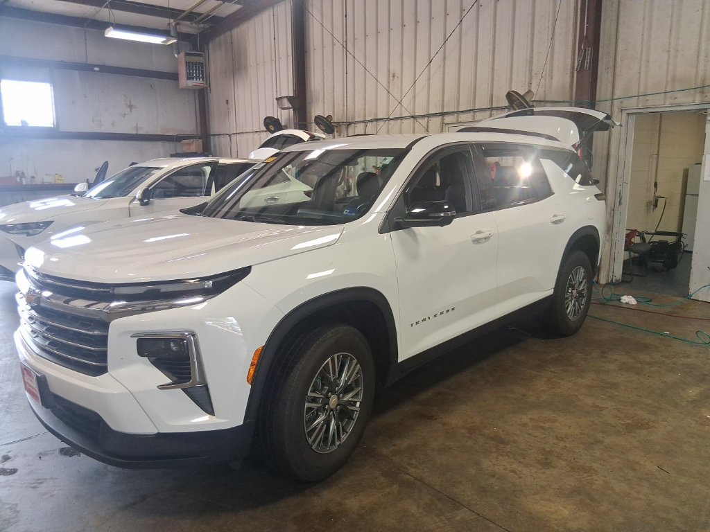 Used 2024 Chevrolet Traverse LT