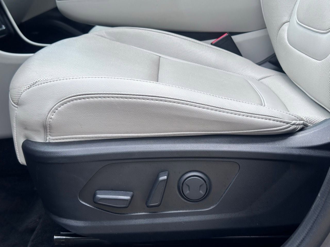Used 2025 Hyundai Tucson Limited image 28
