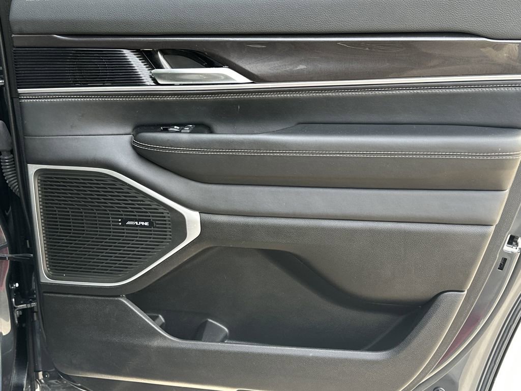 Used 2024 Jeep Wagoneer 2WD w/ Premium Group I image 17