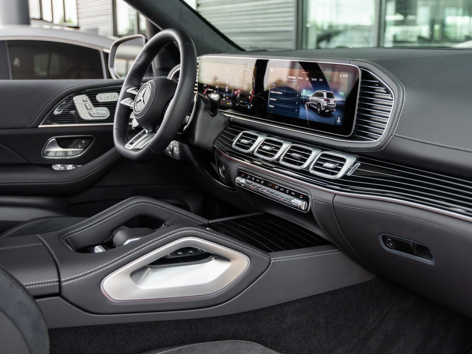 Used 2025 Mercedes-Benz GLS 63 AMG 4MATIC image 44
