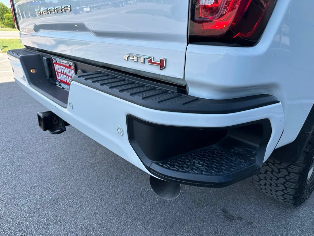 Used 2023 GMC Sierra 2500 AT4 w/ AT4 Preferred Package AWD/4WD image 9