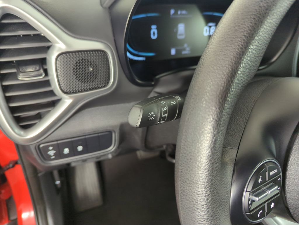 Used 2025 Kia Soul LX w/ LX Technology Package image 21