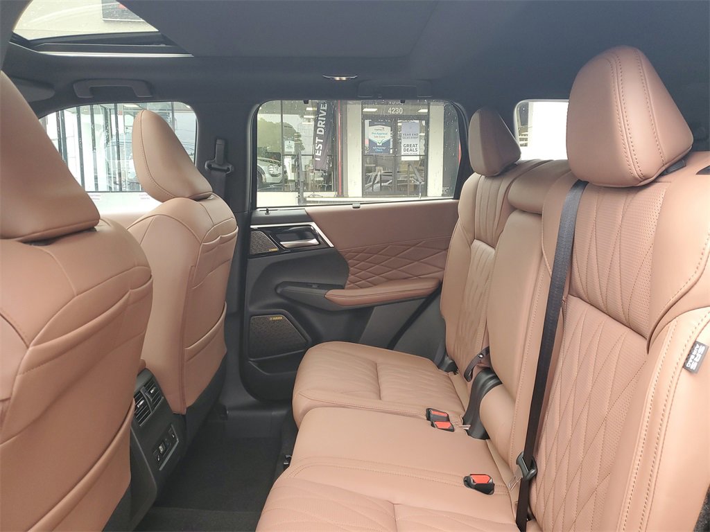 New 2025 Mitsubishi Outlander SEL image 14