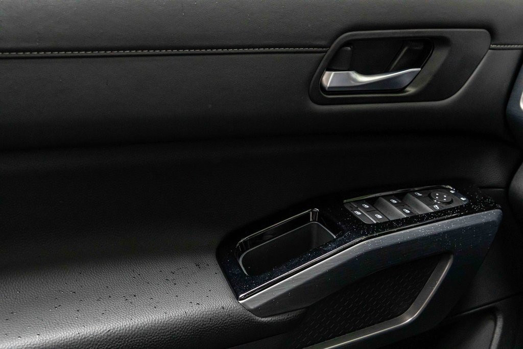 Certified 2025 Nissan Pathfinder SL w/ SL Premium Package image 15