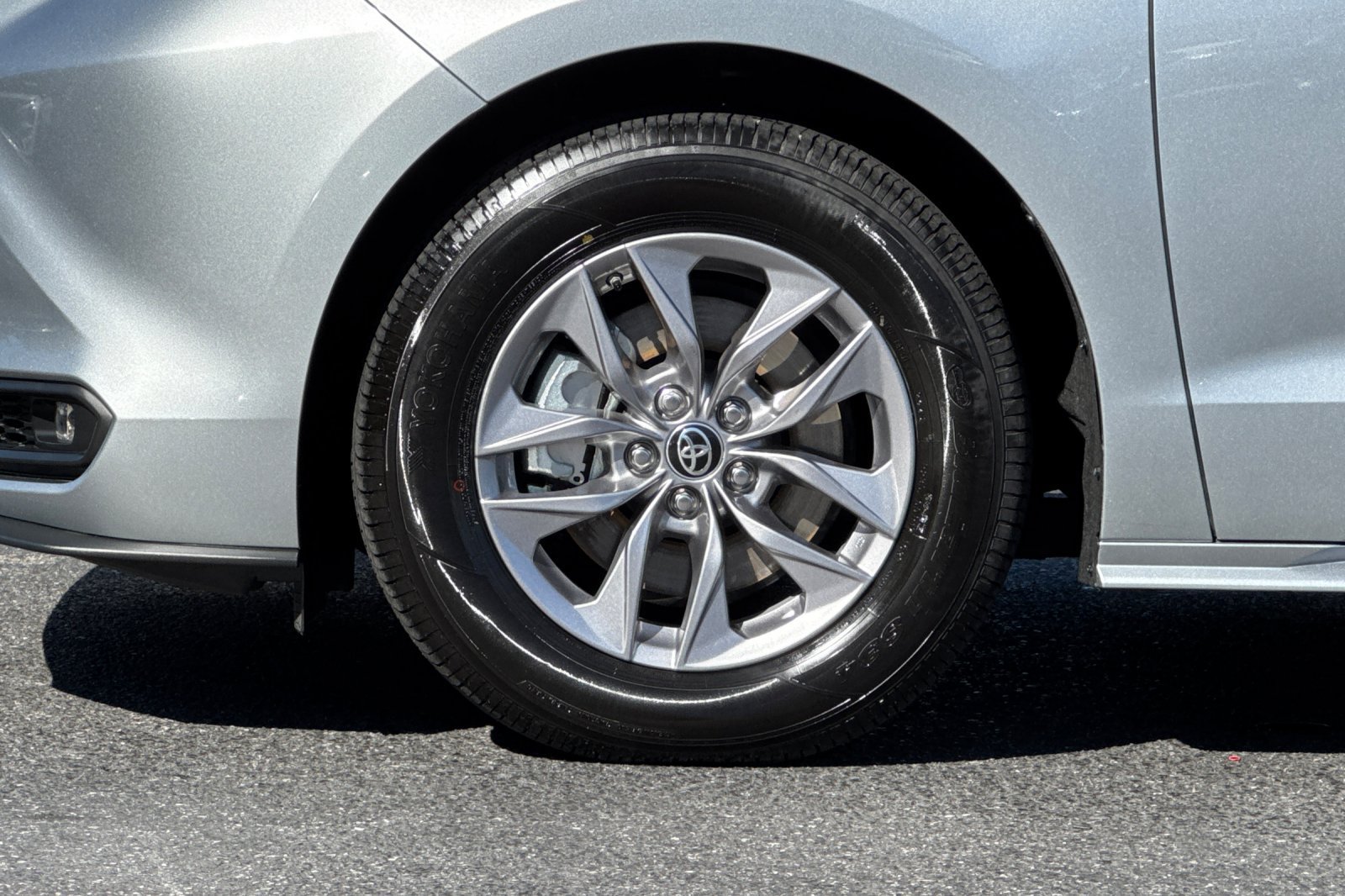 Certified 2025 Toyota Sienna XLE w/ XLE Plus Package AWD/4WD image 13