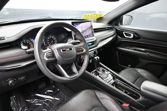 Used 2025 Jeep Compass Trailhawk AWD/4WD image 19