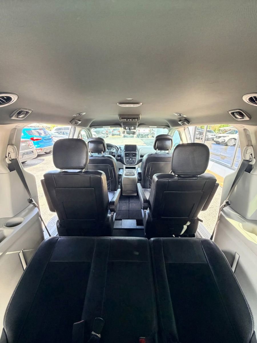 Used 2017 Dodge Grand Caravan SXT FWD image 12