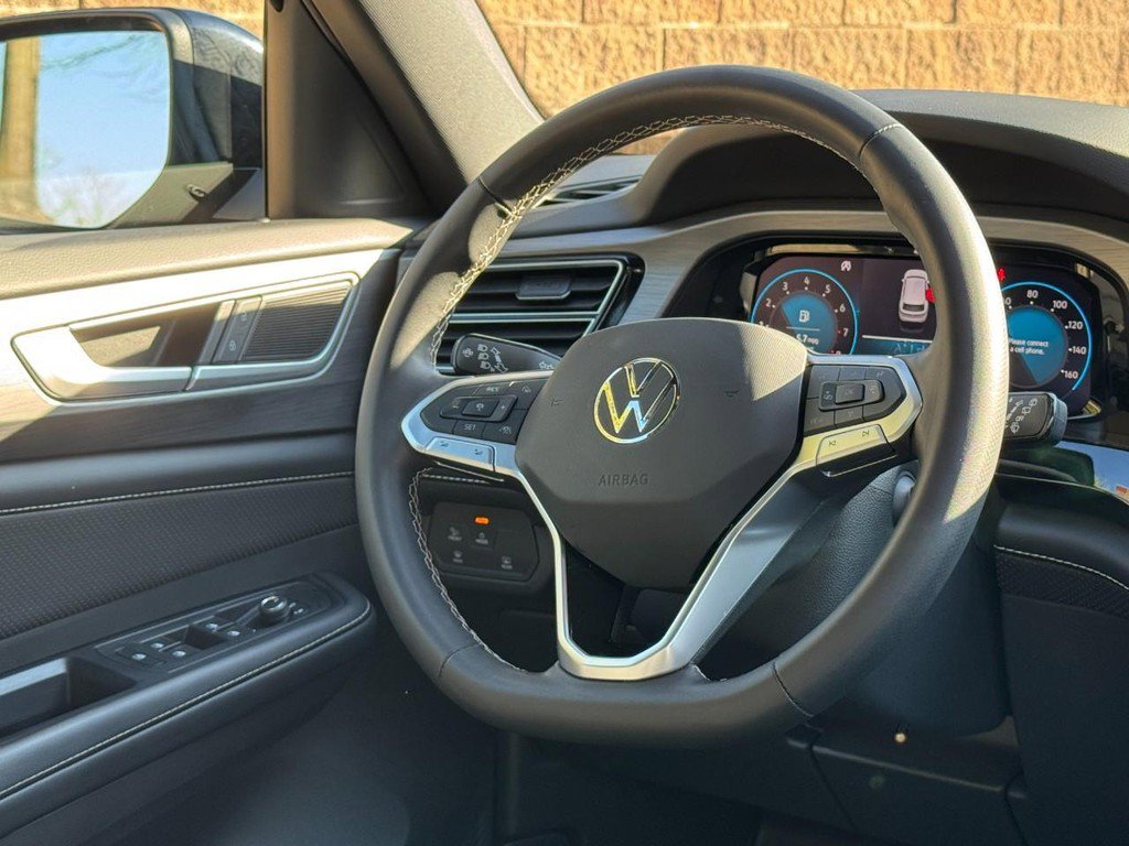 Used 2024 Volkswagen Atlas Cross Sport SE image 12
