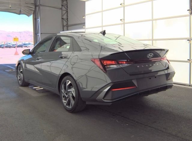 Used 2025 Hyundai Elantra Sport FWD image 8