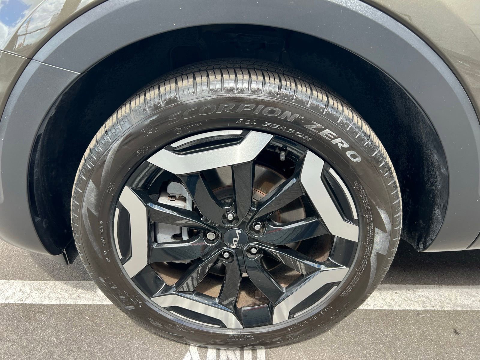 Used 2025 Kia Telluride EX w/ EX Captain's Chair Package FWD image 17