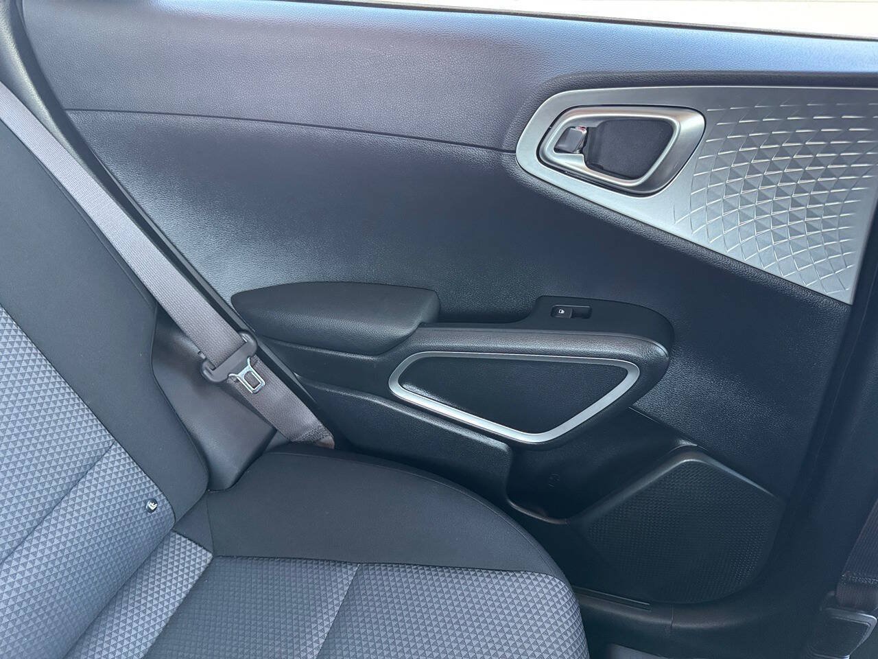 Used 2022 Kia Soul LX FWD image 16