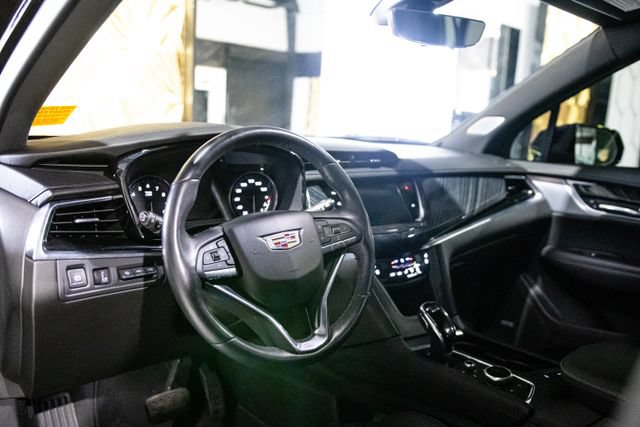 Used 2024 Cadillac XT6 Premium Luxury w/ Technology Package FWD image 9