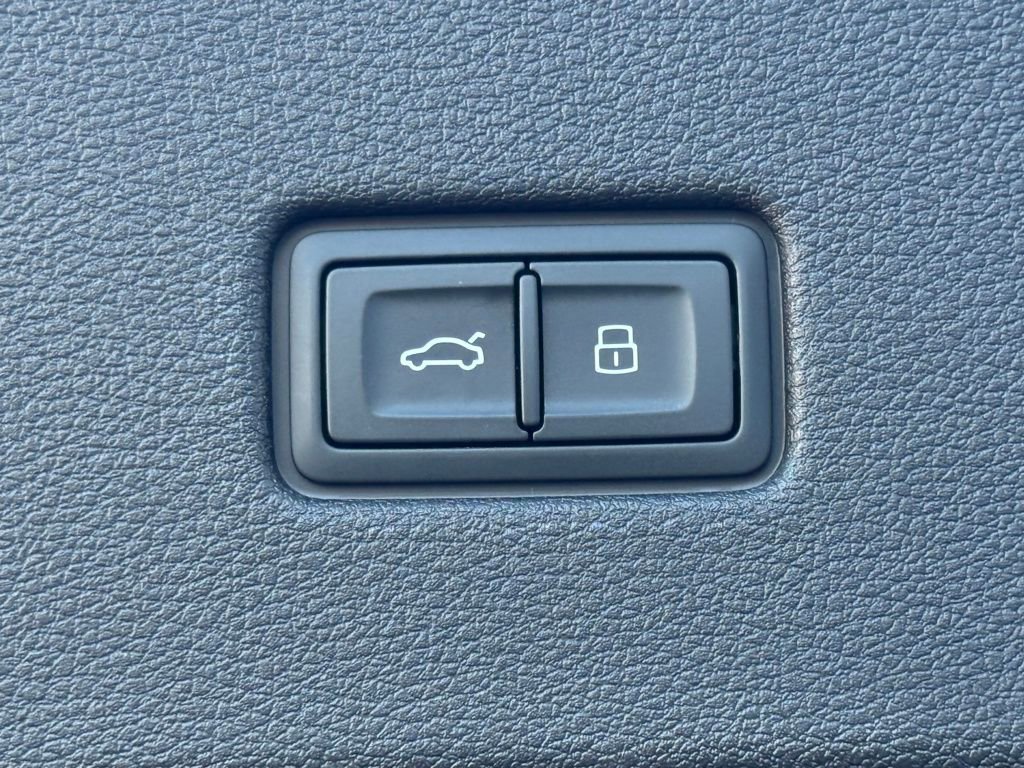 Used 2024 Audi RS Q8 w/ Black Optic Package image 75