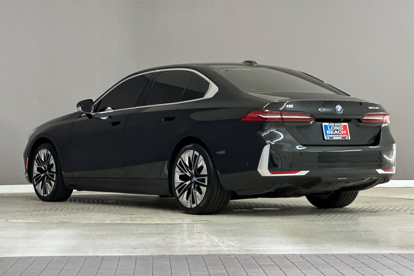 Certified 2024 BMW i5 eDrive40i w/ Convenience Package RWD image 3