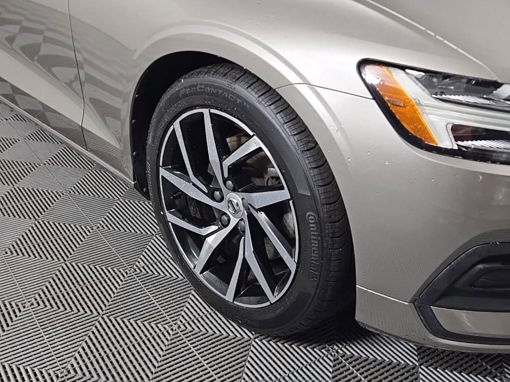 Used 2019 Volvo S60 T5 Momentum w/ Premium Package image 3