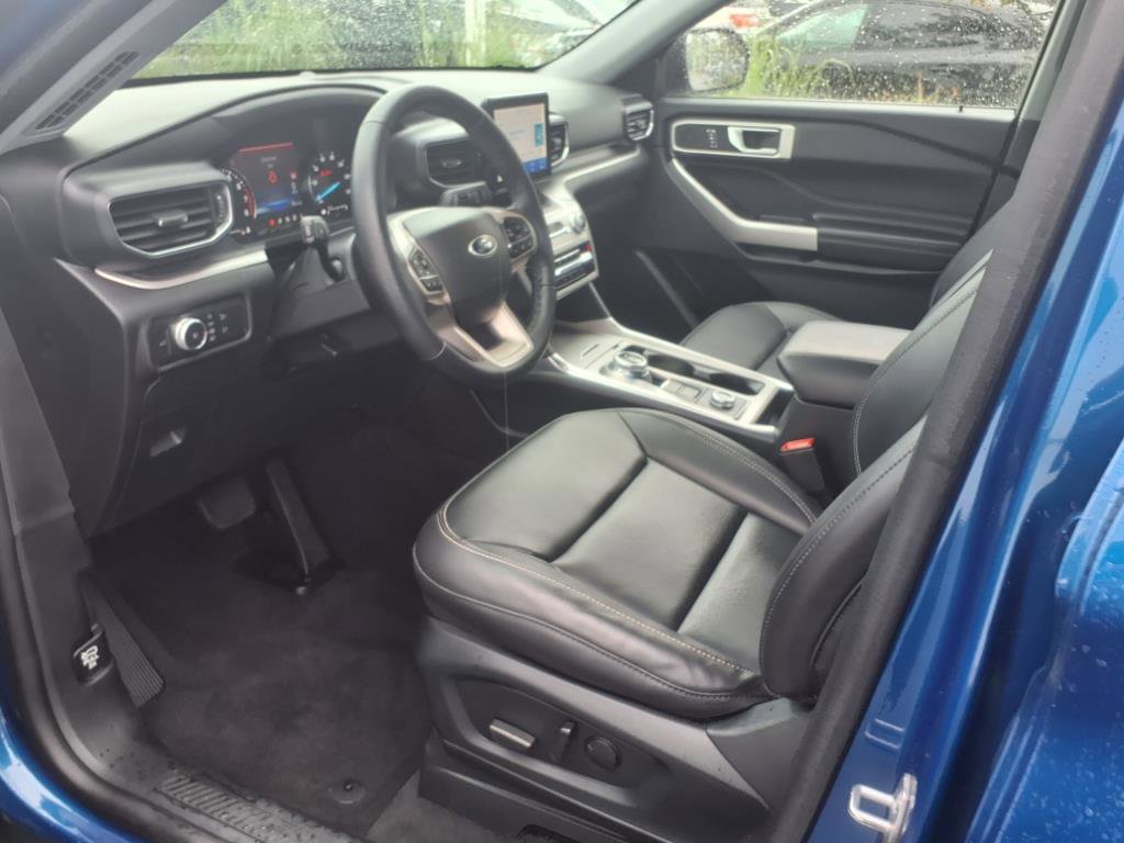 Certified 2022 Ford Explorer XLT w/ Equipment Group 202A image 13