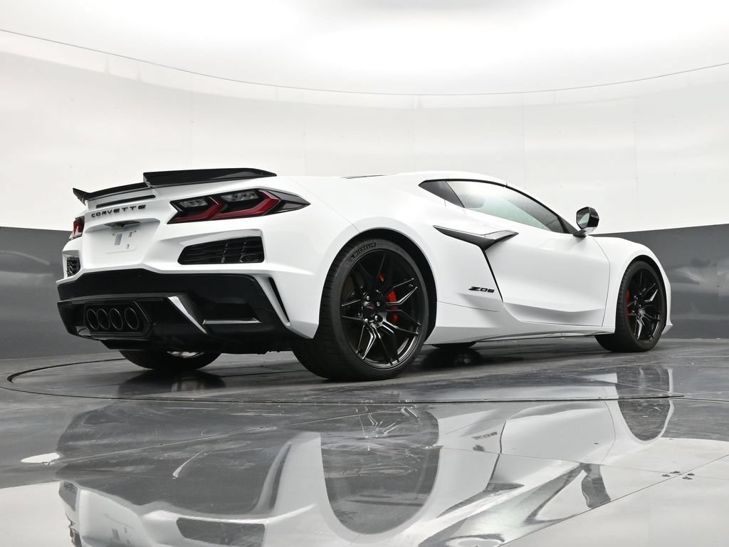 Used 2025 Chevrolet Corvette Z06 RWD image 25
