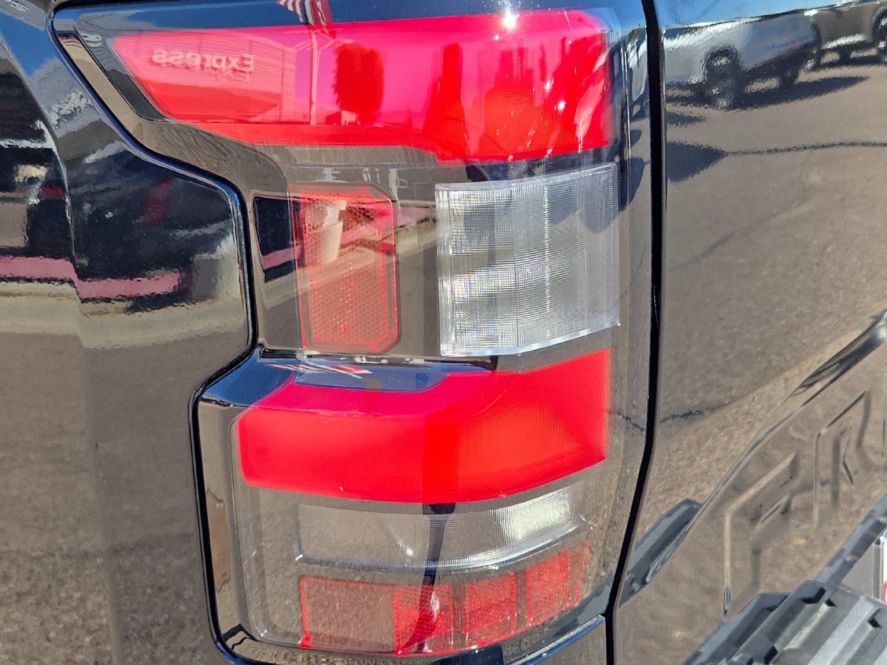 Certified 2025 Nissan Frontier SV RWD image 33