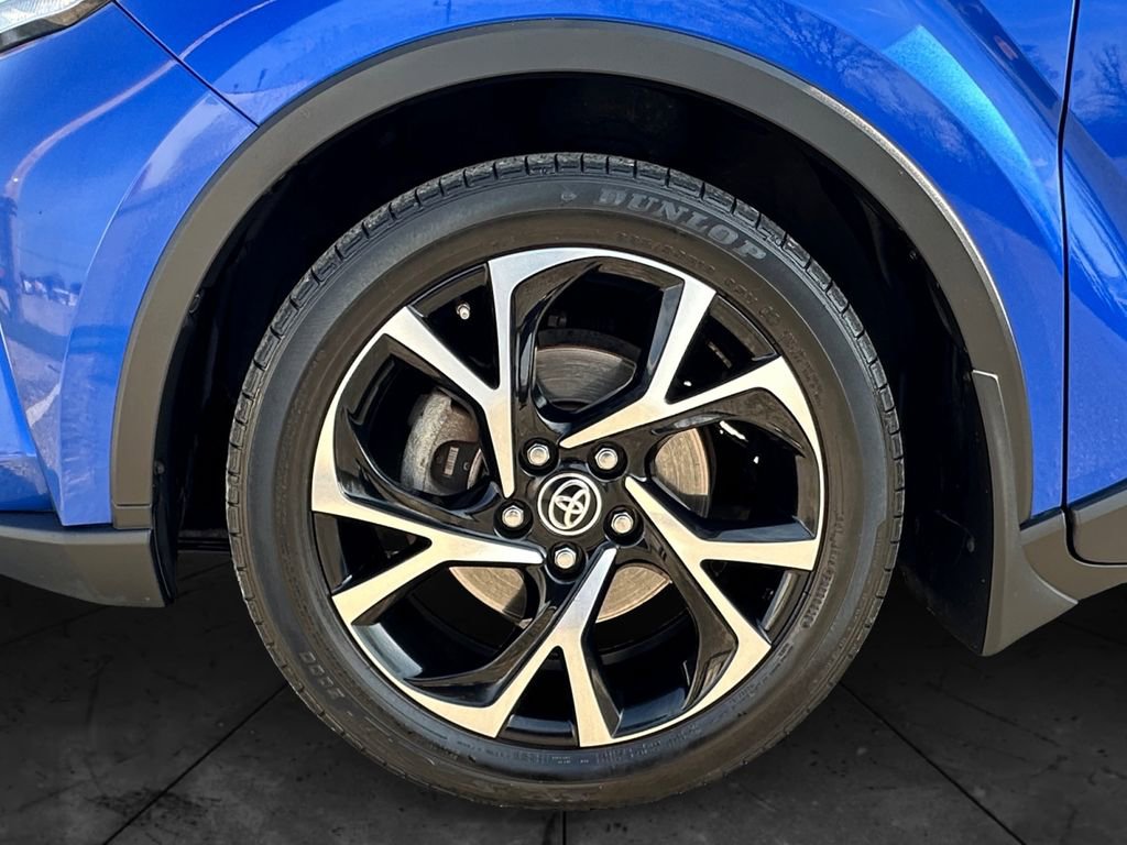 Used 2020 Toyota C-HR XLE FWD image 14