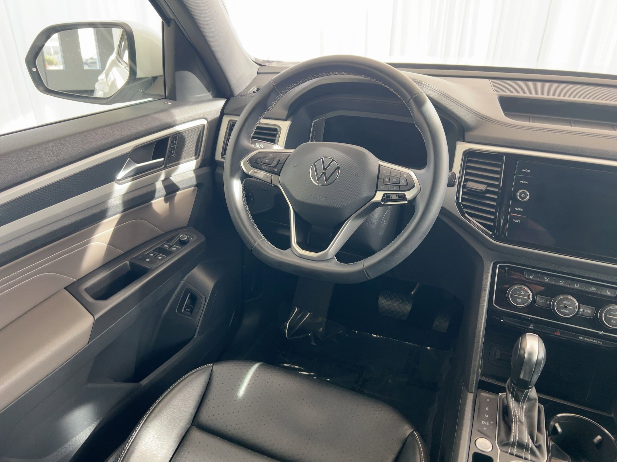 Used 2022 Volkswagen Atlas Cross Sport SEL image 27