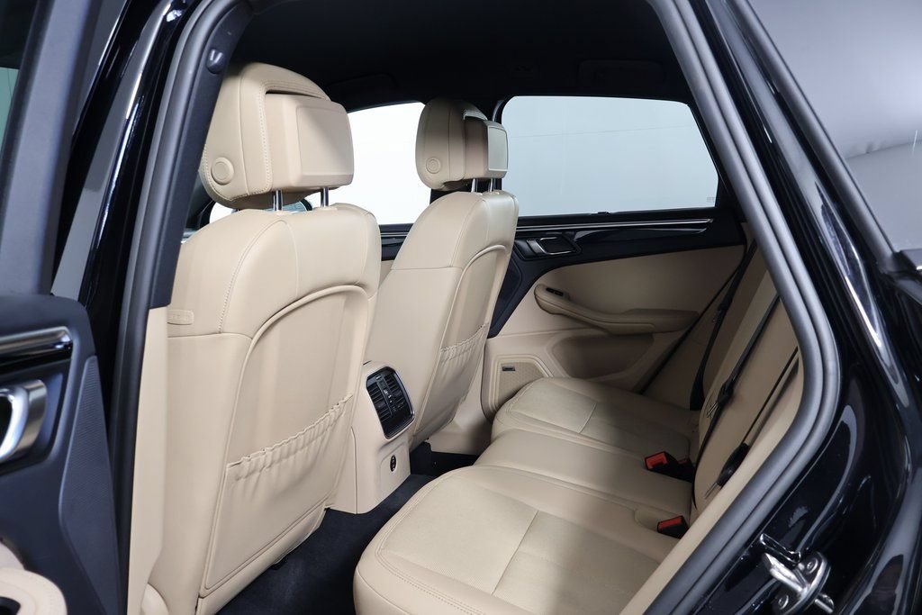 Used 2024 Porsche Macan AWD/4WD image 11