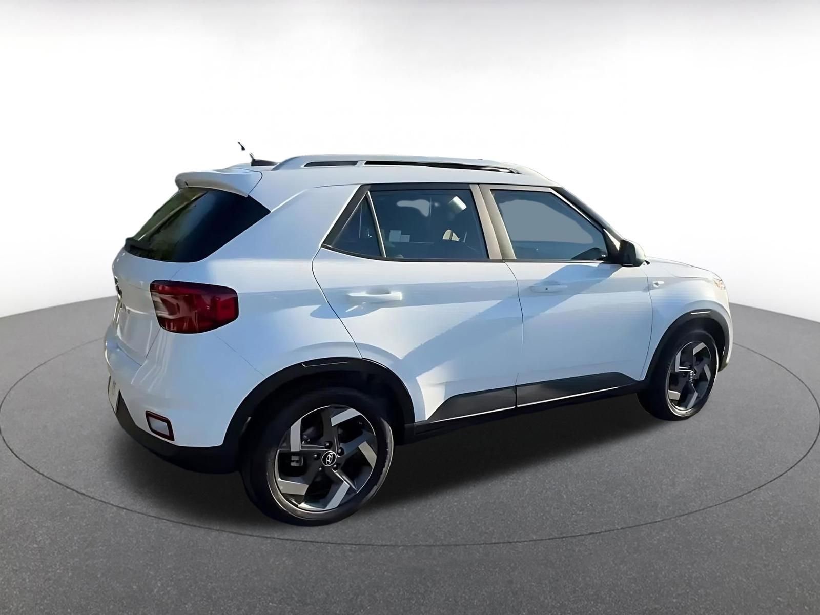Used 2025 Hyundai Venue SEL image 15