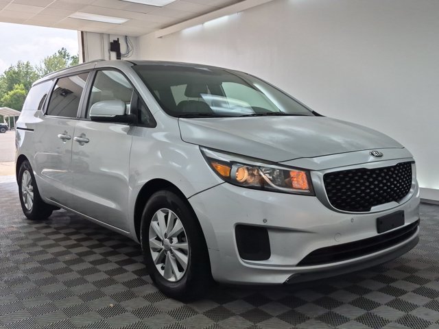 Used 2017 Kia Sedona LX w/ LX Essentials Premium Package FWD image 3