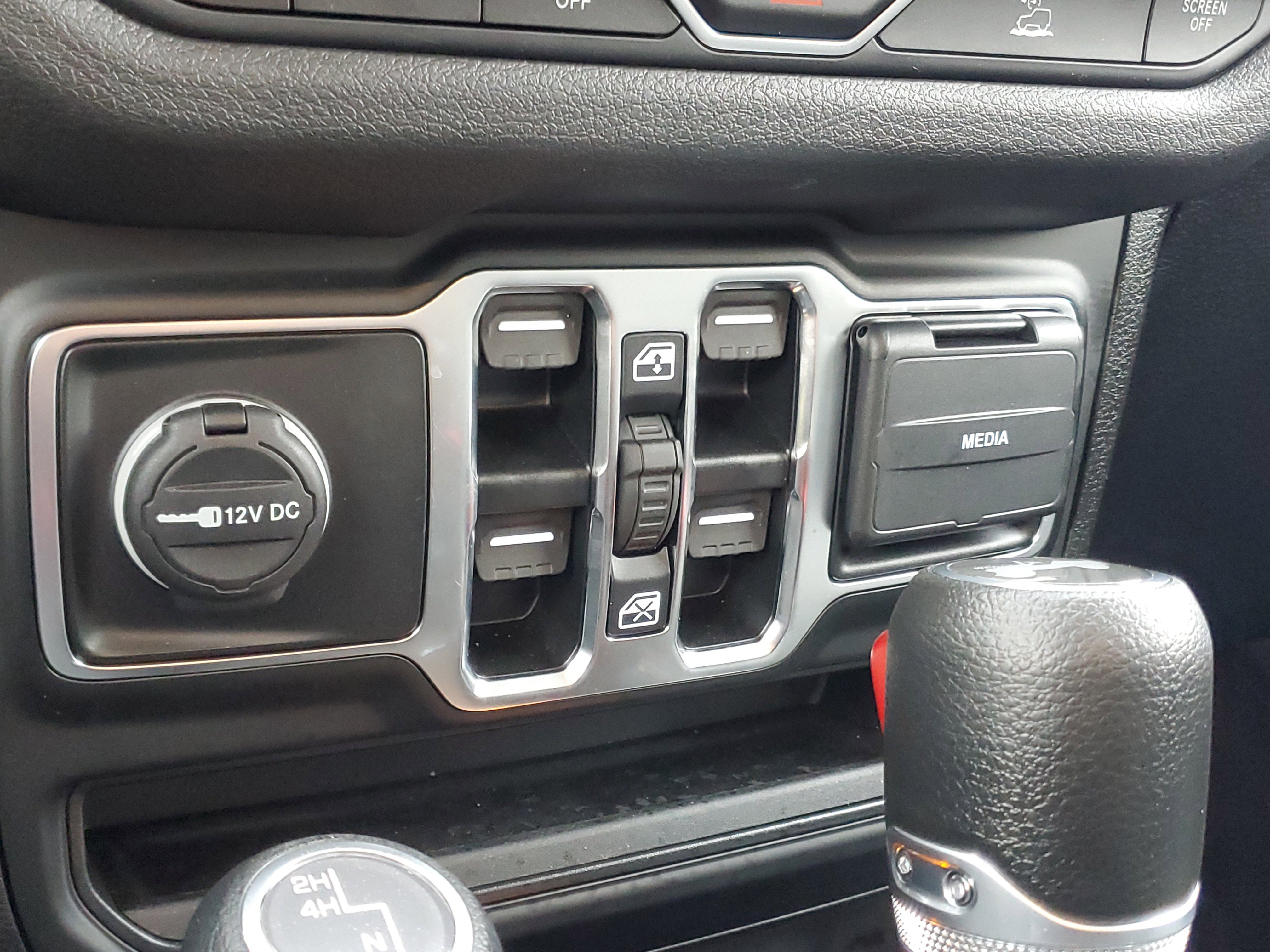 Used 2025 Jeep Wrangler Sport image 25