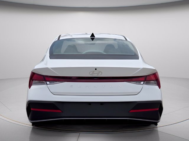 New 2026 Hyundai Elantra SE FWD image 4